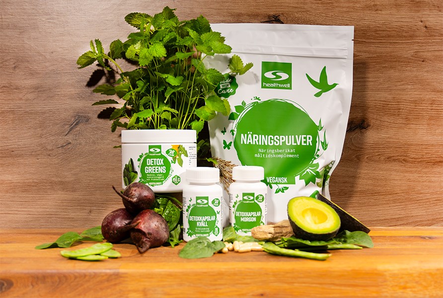 Billede af forskellige produkter fra vores detox-serie; Detox Greens, Detox Nringspulver, Detox Kapsler Morgen og Detox Kapsler Aften.